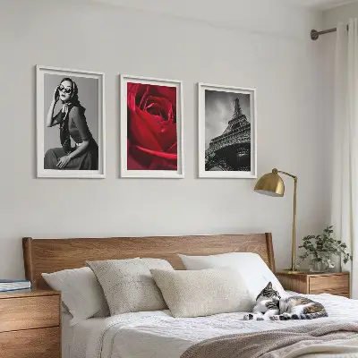 Conjunto de quadros para sala de estar com estampa de senhora parisiense usando óculos em formato de Torre Eiffel