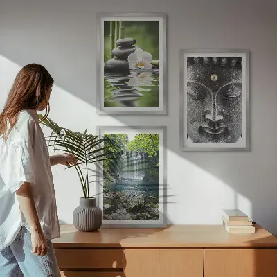 Composição de quadros moderna com a estampa de Buda e pedras da harmonia