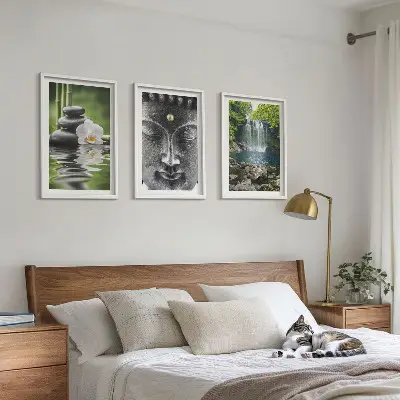Composição de quadros moderna com a estampa de Buda e pedras da harmonia