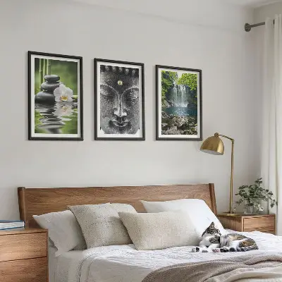 Composição de quadros moderna com a estampa de Buda e pedras da harmonia