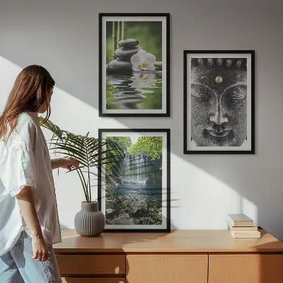 Composição de quadros moderna com a estampa de Buda e pedras da harmonia