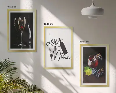 Conjunto de 3 quadros com moldura estampa de taças de vinho com uvas e inscrição