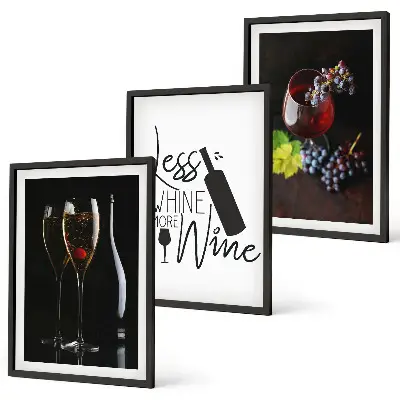 Conjunto de 3 quadros com moldura estampa de taças de vinho com uvas e inscrição