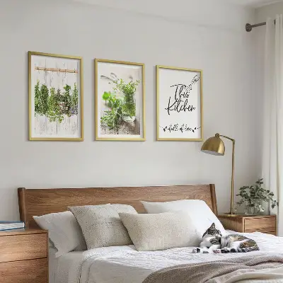 Conjunto de quadros decorativos modernos com tema de cozinha e ervas secas