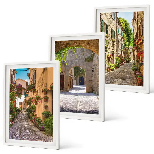 Composição de quadros moderna com estética de ruas italianas, flores e arquitetura