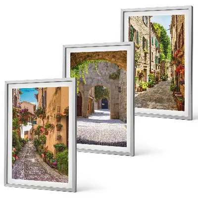 Composição de quadros moderna com estética de ruas italianas, flores e arquitetura