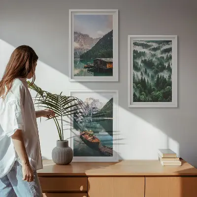 Conjunto de quadros para sala de estar barco em lago na floresta com montanha e neblina