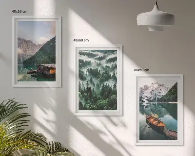 Conjunto de quadros para sala de estar barco em lago na floresta com montanha e neblina