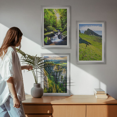 Conjunto de 3 quadros com moldura Floresta de cachoeiras nas montanhas verdes