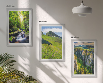 Conjunto de 3 quadros com moldura Floresta de cachoeiras nas montanhas verdes