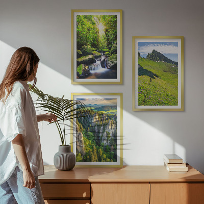Conjunto de 3 quadros com moldura Floresta de cachoeiras nas montanhas verdes