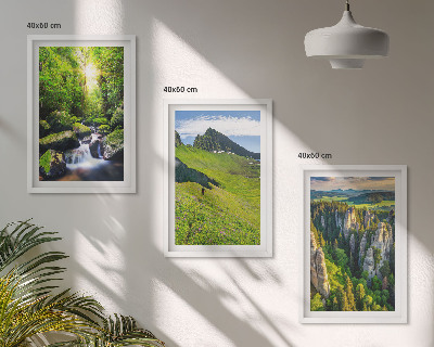 Conjunto de 3 quadros com moldura Floresta de cachoeiras nas montanhas verdes