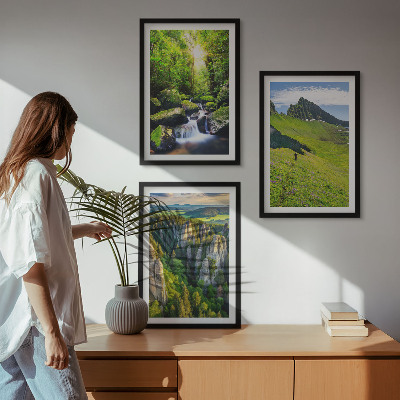 Conjunto de 3 quadros com moldura Floresta de cachoeiras nas montanhas verdes