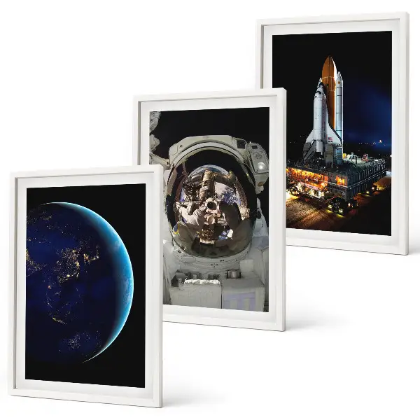 Conjunto de 3 quadros com moldura com tema de espaço terra astronauta e foguete