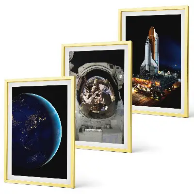 Conjunto de 3 quadros com moldura com tema de espaço terra astronauta e foguete