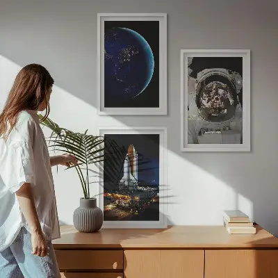 Conjunto de 3 quadros com moldura com tema de espaço terra astronauta e foguete