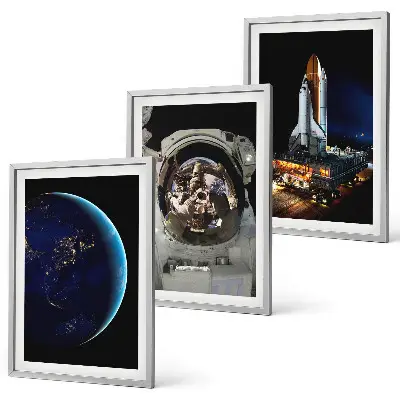 Conjunto de 3 quadros com moldura com tema de espaço terra astronauta e foguete
