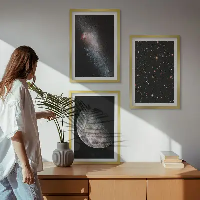 Conjunto de quadros para sala de estar com tema de galáxias, estrelas e lua