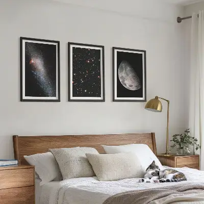 Conjunto de quadros para sala de estar com tema de galáxias, estrelas e lua