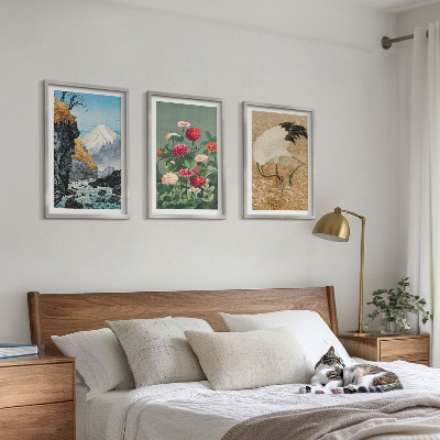 Conjunto de 3 quadros com moldura paisagem montanhosa rio flores garças