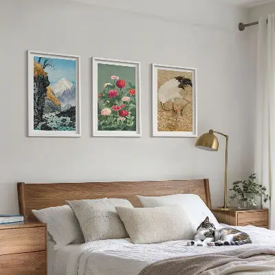 Conjunto de 3 quadros com moldura de paisagem montanhosa com rio flores e garças