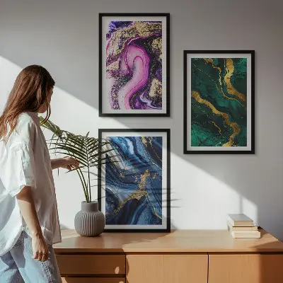 Conjunto de quadros para sala de estar com padrões abstratos em verde e rosa