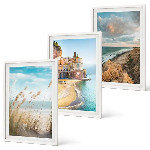 Conjunto de 3 quadros com moldura de paisagens de praia com falésias e cidade