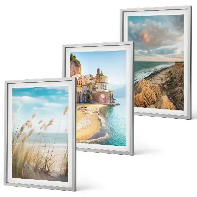 Conjunto de 3 quadros com moldura de paisagens de praia com falésias e cidade