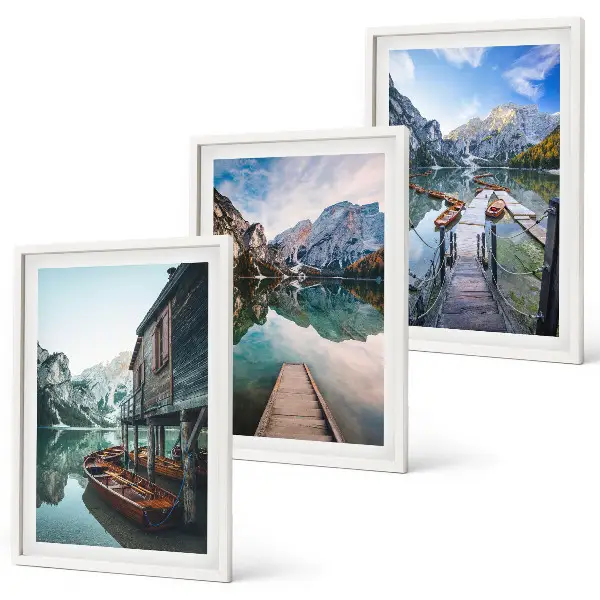 Conjunto de quadros decorativos modernos paisagem de barcos de madeira no lago com montanhas