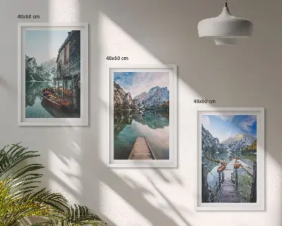 Conjunto de quadros decorativos modernos paisagem de barcos de madeira no lago com montanhas