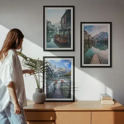 Conjunto de quadros decorativos modernos paisagem de barcos de madeira no lago com montanhas