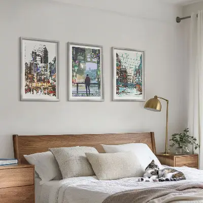 Conjunto de 3 quadros com moldura com estética de cidades modernas e personagens coloridos
