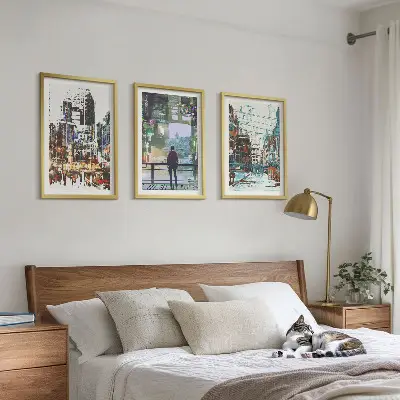 Conjunto de 3 quadros com moldura com estética de cidades modernas e personagens coloridos
