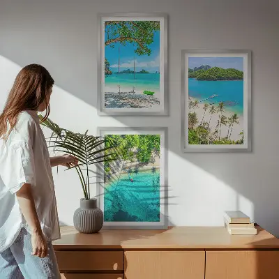 Conjunto de 3 quadros com moldura de praias com palmeiras e água cristalina
