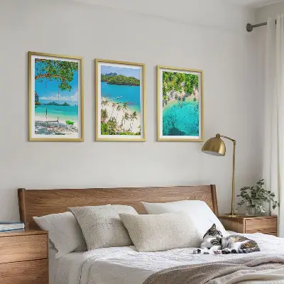 Conjunto de 3 quadros com moldura de praias com palmeiras e água cristalina