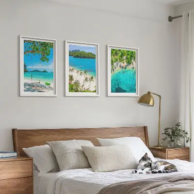 Conjunto de 3 quadros com moldura de praias com palmeiras e água cristalina
