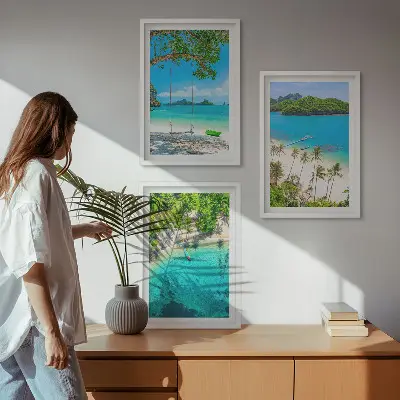 Conjunto de 3 quadros com moldura de praias com palmeiras e água cristalina