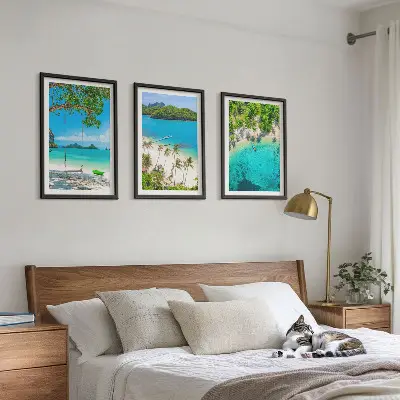 Conjunto de 3 quadros com moldura de praias com palmeiras e água cristalina