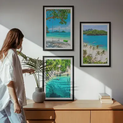 Conjunto de 3 quadros com moldura de praias com palmeiras e água cristalina