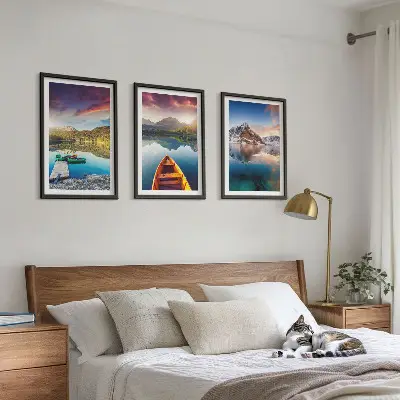 Composição de quadros moderna com paisagens de lagos, montanhas e barcos