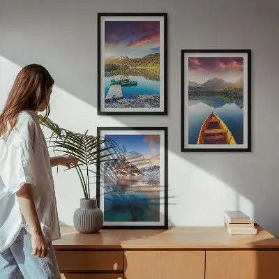 Composição de quadros moderna com paisagens de lagos, montanhas e barcos