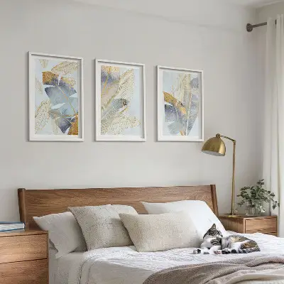 Conjunto de 3 quadros com moldura folhas azul e bege claro