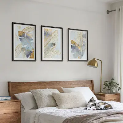 Conjunto de 3 quadros com moldura folhas azul e bege claro