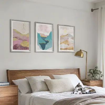Conjunto de 3 quadros com moldura com estampa de montanhas abstratas e sol