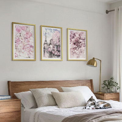 Conjunto de quadros para sala de estar Flores em tons de rosa na paisagem