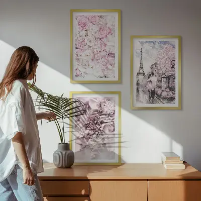 Conjunto de quadros para sala de estar com flores em tons de rosa na paisagem