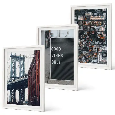 Conjunto de quadros para sala de estar com estampa de ponte, inscrições da cidade e vista aérea