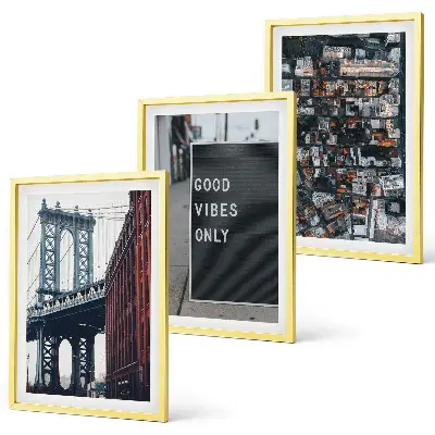 Conjunto de quadros para sala de estar com estampa de ponte, inscrições da cidade e vista aérea