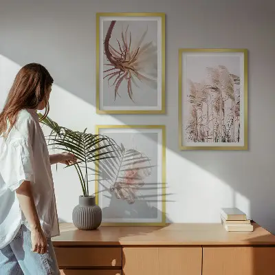 Conjunto de quadros para sala de estar com estampa de flores silvestres e fundo claro