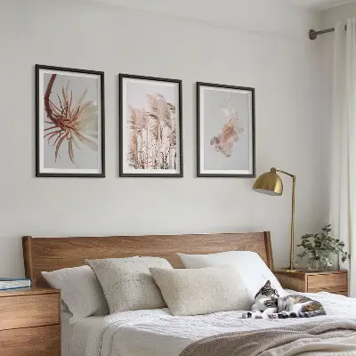 Conjunto de quadros para sala de estar com estampa de flores silvestres e fundo claro